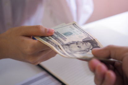 El Gobierno entrega $ 1.000 a emprendedores ecuatorianos a través del Bono Incentivo Emprende.