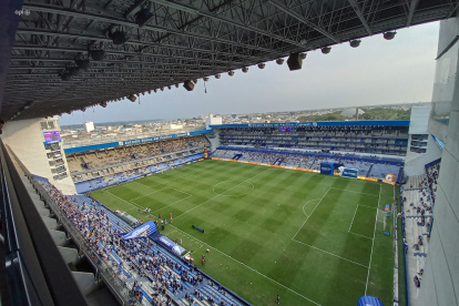 Guayaquil, Domingo 24 de octubre de 2021 En el estadio George Capwell, se enfrentan Emelec vs Barcelona por la fecha #11 de la serie A del campeonato nacional de fútbol, Liga Pro Betcris. Fotos:César Muñoz/API