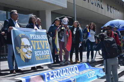 Los familiares de Fernando Villavicencio piden justicia y conocer la verdad sobre quiénes ordenaron su asesinato.