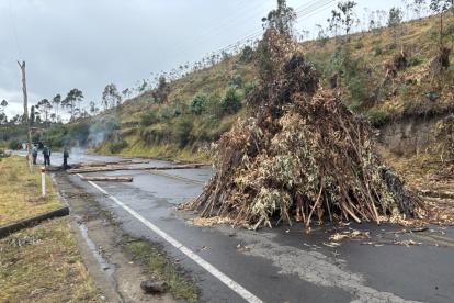 El cierre de vías ha mantenido varias zonas de Ecuador incomunicadas.