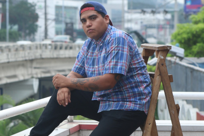 Referente del hiphop guayaco: palabra y acción, El Cholo es una pieza clave de la escena como artista, gestor y formador.