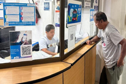 El Gobierno ofrece compensaciones temporales para los transportistas, tras el alza del precio del diésel.