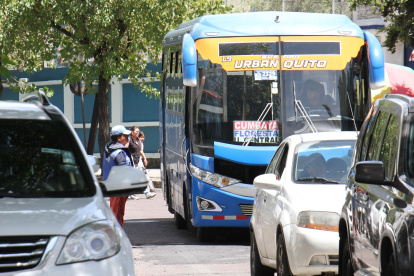 La medida vehicular se aplica exclusivamente a autos y motocicletas. Existen siete excepciones a la normativa, entre ellas para autos eléctricos.