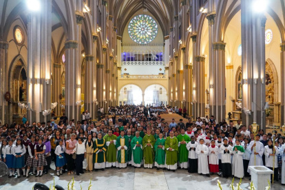 La REA celebró su aniversario con una misa solemne en la Catedral Metropolitana, consolidando su labor educativa y evangelizadora en la ciudad.