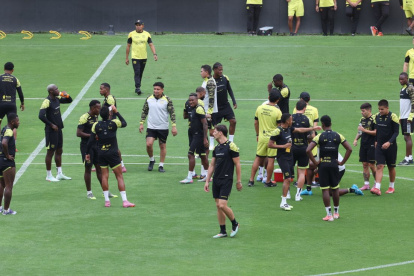 Barcelona y su entrenamiento antes de jugar con Independiente.