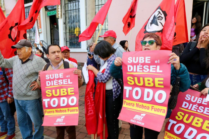 Colectivos sociales se tomaron un tramo de la avenida Maldonado en Quito.