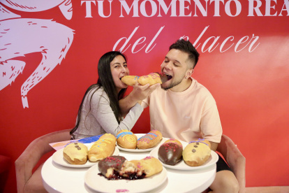 Entre risas y aromas de pan recién horneado, las guaguas conquistan paladares en Quito.