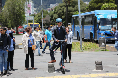 Problema.  En la Naciones Unidas la circulación indebida de scooters en las aceras genera peligro y malestar entre los peatones.
