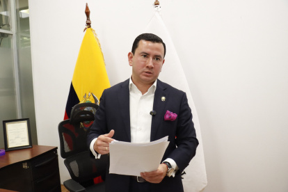 El presidente de la Comisión de Fiscalización, Ferdinan Álvarez, habló de la corrupción en el sistema de salud.