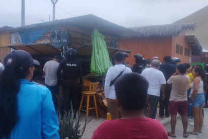 La víctima trabajaba en un local frente al parque infantil, donde niños con sus madres y padres jugaban al momento del crimen.