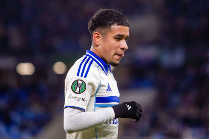 Kendry Páez, atacante ecuatoriano del Racing de Estrasburgo.