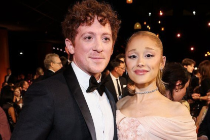 Ariana Grande y Ethan Slater, ambos forman parte del elenco de Wicked y se los espera ver en la secuela de la película.