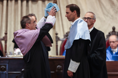 Aunque con algo de polémica, Rafael Nadal recibió el título de doctor honoris causa por la Universidad de Salamanca.