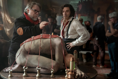 Jacob Elordi interpreta a la Criatura en Frankenstein, la nueva adaptación dirigida por Guillermo del Toro que se estrena en noviembre.