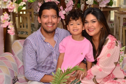 Titi Aguilar.con su esposo e hijo.