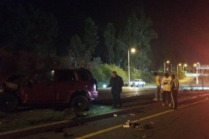 El choque entre un vehículo tipo SUV y una furgoneta dejó 5 personas heridas la madrugada de este 4 de octubre, en la av. Simón Bolívar y Ruta Viva.