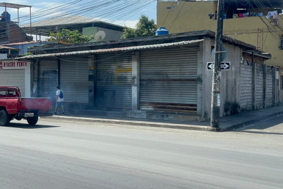 En este taller de soldadura, en la cooperativa Algarrobo 1, se cometió el crimen contra tres hombres.