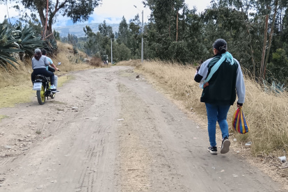 Los habitantes de La Atarazana en el sur de Ambato esperan el arreglo de la calle que empata con al avenida Real Audiencia y Santa Cruz.
.
AG-EXTERNO