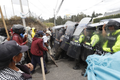 Ecuador lleva 13 días envuelto en una serie de protestas y movilizaciones convocadas por el movimiento indígena en rechazo al alza del precio del diésel,