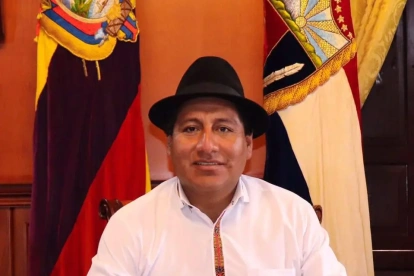 Luis Medardo Chambulema, exalcalde de Guaranda, fue detenido junto a dos funcionarios.