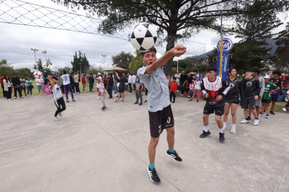 La Liga Nacional de Ecuavóley inició su primera escuela en el parque La Carolina.