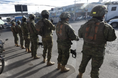 Quito amaneció con bloqueos, presencia policial y tensión ciudadana tras el anuncio de la Conaie de intensificar el paro.