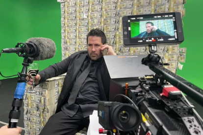 El director Sergio Briones también participó como actor de su más reciente filme, The Devil Outside, que vio la luz en Amazon Primer. Para el próximo año se espera su estreno en cines ecuatorianos.