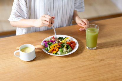 La crononutrición demuestra que los horarios de alimentación influyen en la forma en que el cuerpo metaboliza los nutrientes, afectando el peso, el sueño y la energía diaria.
