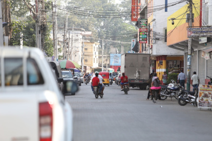 La mayor parte del movimiento comercial confluye en un solo sector. La zona está dedicada al cultivo de banano y cacao y producción de camarones.