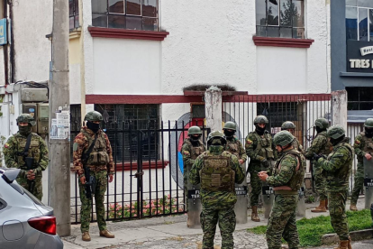 El lunes 5 de octubre del 2025, militares en cuatro camiones aparecieron en la casa del Pueblo Kitu Kara, en Quito.