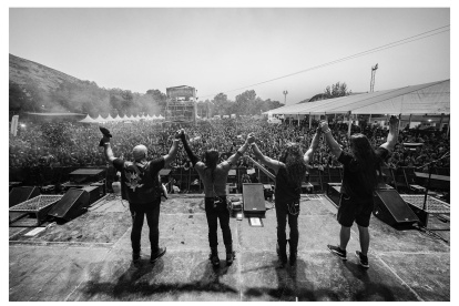 Sólo en España Jero Ramiro se presentaba con Saratoga. Niko del Hierro eligió a Charlie Parra para sus visitas a América y en 2026 será su remplazo.