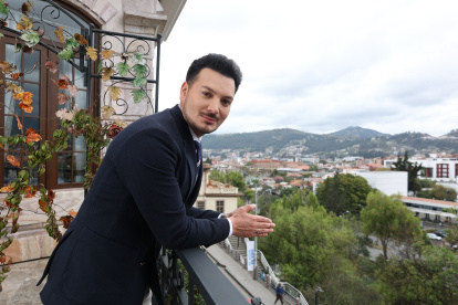 Estudió una maestría en Comunicación Estratégica Digital y Audiovisual.