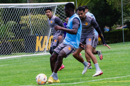 Entrenamiento. Jugadores del equipo principal de Aucas durante la práctica regular del martes 7 de octubre de 2025, tras el 3-2 ante Macará.