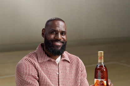 LeBron James publicitó su alianza con la marca de coñac Hennessy.
