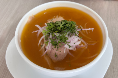 Desde una receta familiar hasta la exportación internacional, La Casa del Encebollado celebra el sabor ecuatoriano en cada porción.