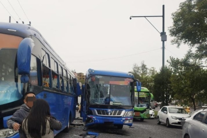 Los buses se impactaron en la av. Morán Valverde, en el sector de Guajaló.