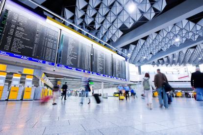 Retrasos, torres sin personal y miles de pasajeros afectados: el cierre del Gobierno impacta el sistema aéreo estadounidense.