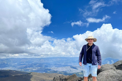 Turista quiteño en la segunda cumbre del Guagua Pichincha, a 4776 metros de altura.