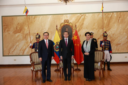 El presidente Daniel Noboa recibió en Carondelet las credenciales del nuevo embajador de China.