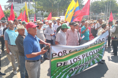 Productores de Daule, Salitre y Santa Lucía protestaron por bajos precios del arroz y la eliminación del subsidio al diésel