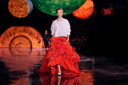 Matthieu Blazy, el nuevo director creativo de Chanel, marca un punto de inflexión en la historia de la casa de moda francesa.