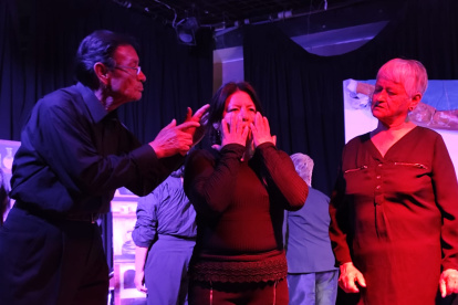 El grupo de mujeres adultas mayores Memorias del Ayer protagonizan la pieza teatral.