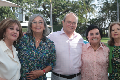 Nachita Montalvo de Phillips, Cachita Montalvo, el cumpleañero, Consuelo Andrade de Montalvo y Mónica Montalvo.