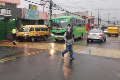 La tormenta eléctrica causó congestión en seis sectores de Quito este 8 de octubre de 2025.
