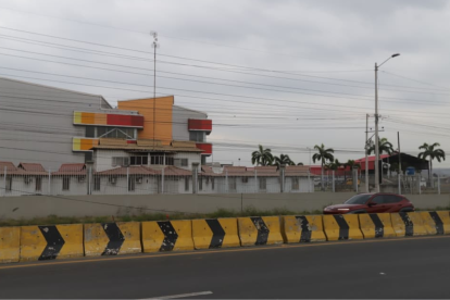 Exteriores del centro comercial donde ocurrió la balacera.