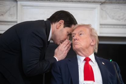 Fotografía del secretario de Estado de Estados Unidos, Marco Rubio, junto al presidente, Donald Trump, este miércoles.