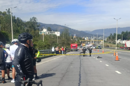 El ciclista fue atropellado en la Ruta Viva, a la altura del escalón de Tumbaco.