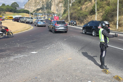 La AMT informó que luego de ingresar a la avenida Panamericana, la caravana de buses escolares concluyó y el paso fue habilitado.