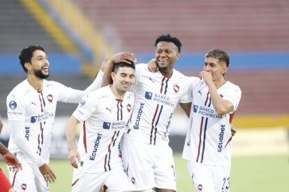 Michael Estrada (c) festeja uno de los tantos con los que Liga de Quito goleó 4-0 a San Antonio por la Copa Ecuador