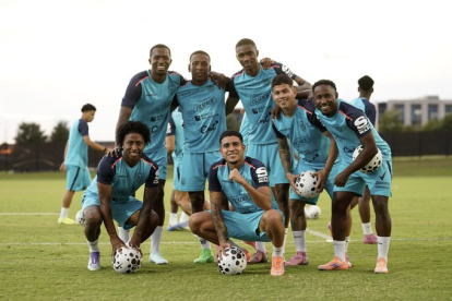 Los jugadores de la selección ecuatoriana de fútbol entrenaron completos desde el lunes completos en Estados Unidos en medio de una atmósfera de mucha camaradería, pero a la vez de concentración por el rival.